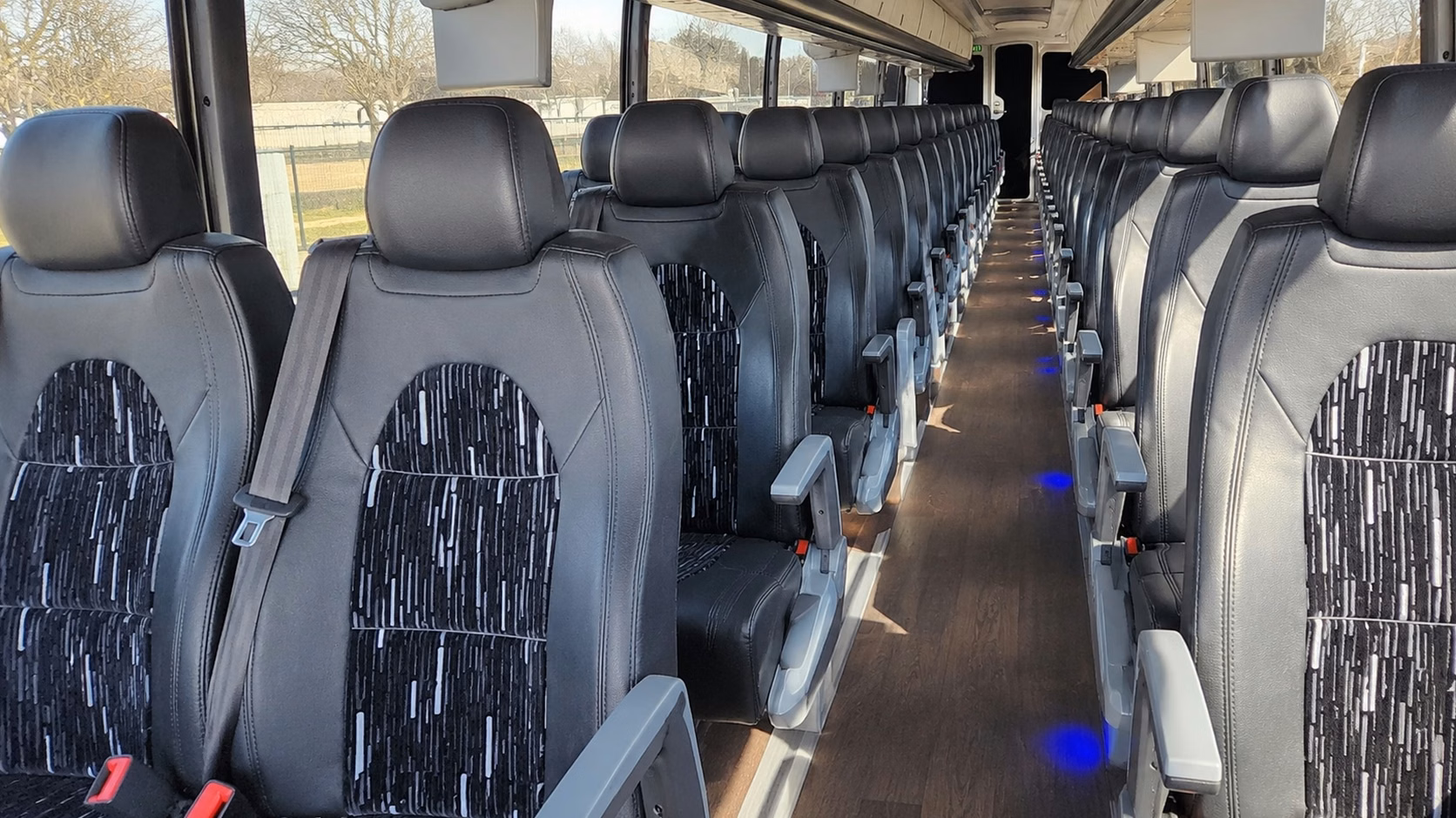 shuttle guests between richland hotels and your wedding venue seamlessly